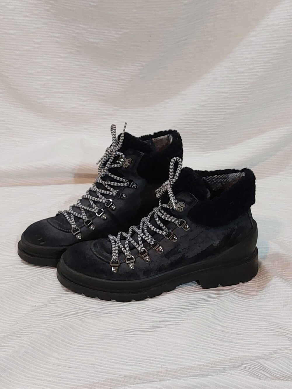 Bogner Distressed Black Faux-Fur Collar Lace-Up Ankle Booties Size 41